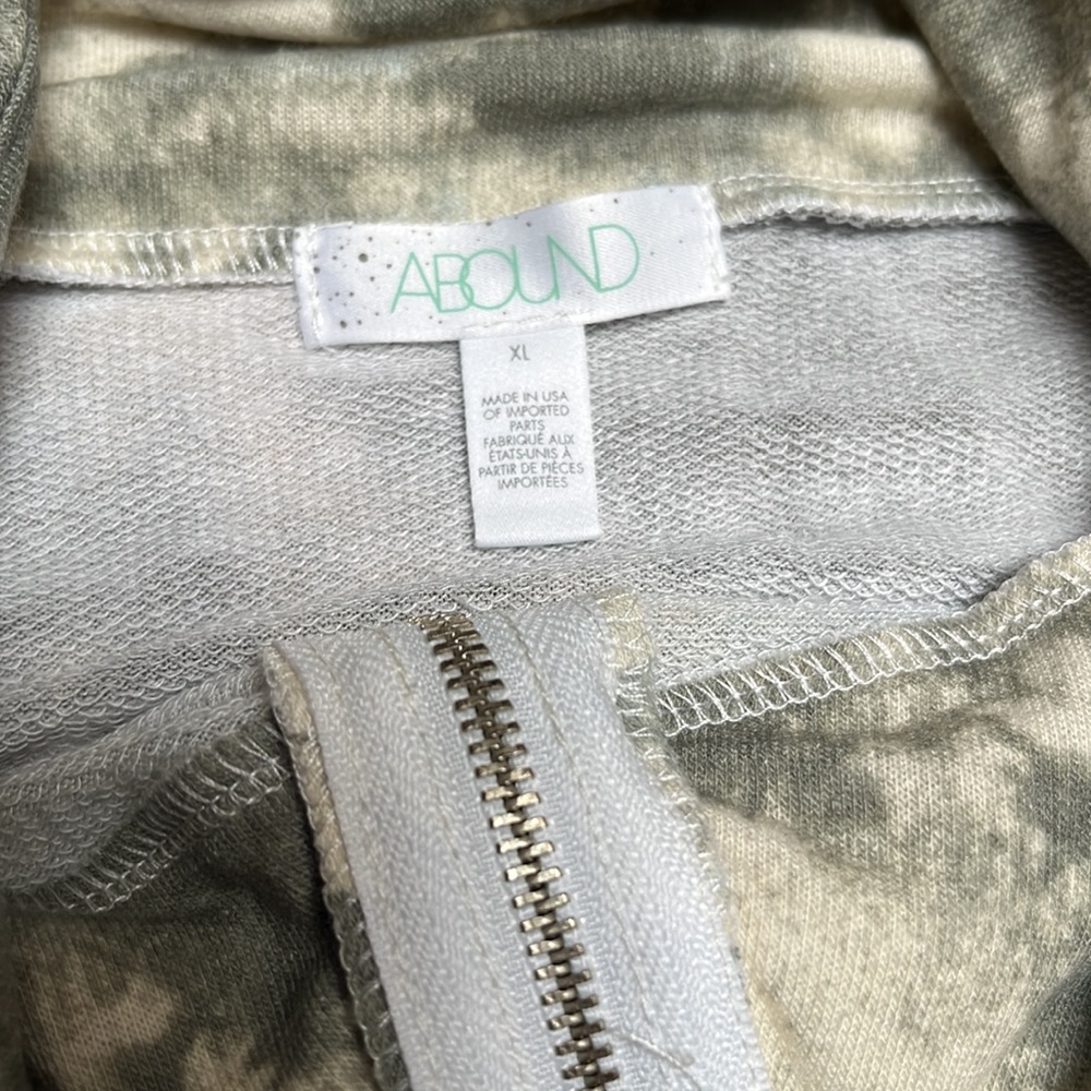 Abound Tie-Dye Quarter-Zip Pullover in Gray and Cream - Picture 5 of 8